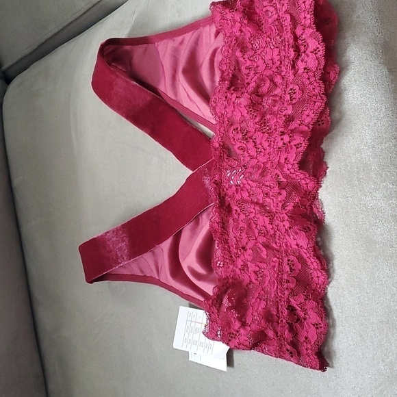 NWT Auden Velvet and lace unlined bralette in berry red size S - Picture 4 of 5